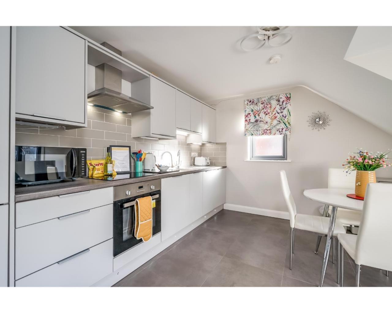 Central Belfast Apartments Utility Street ภายนอก รูปภาพ